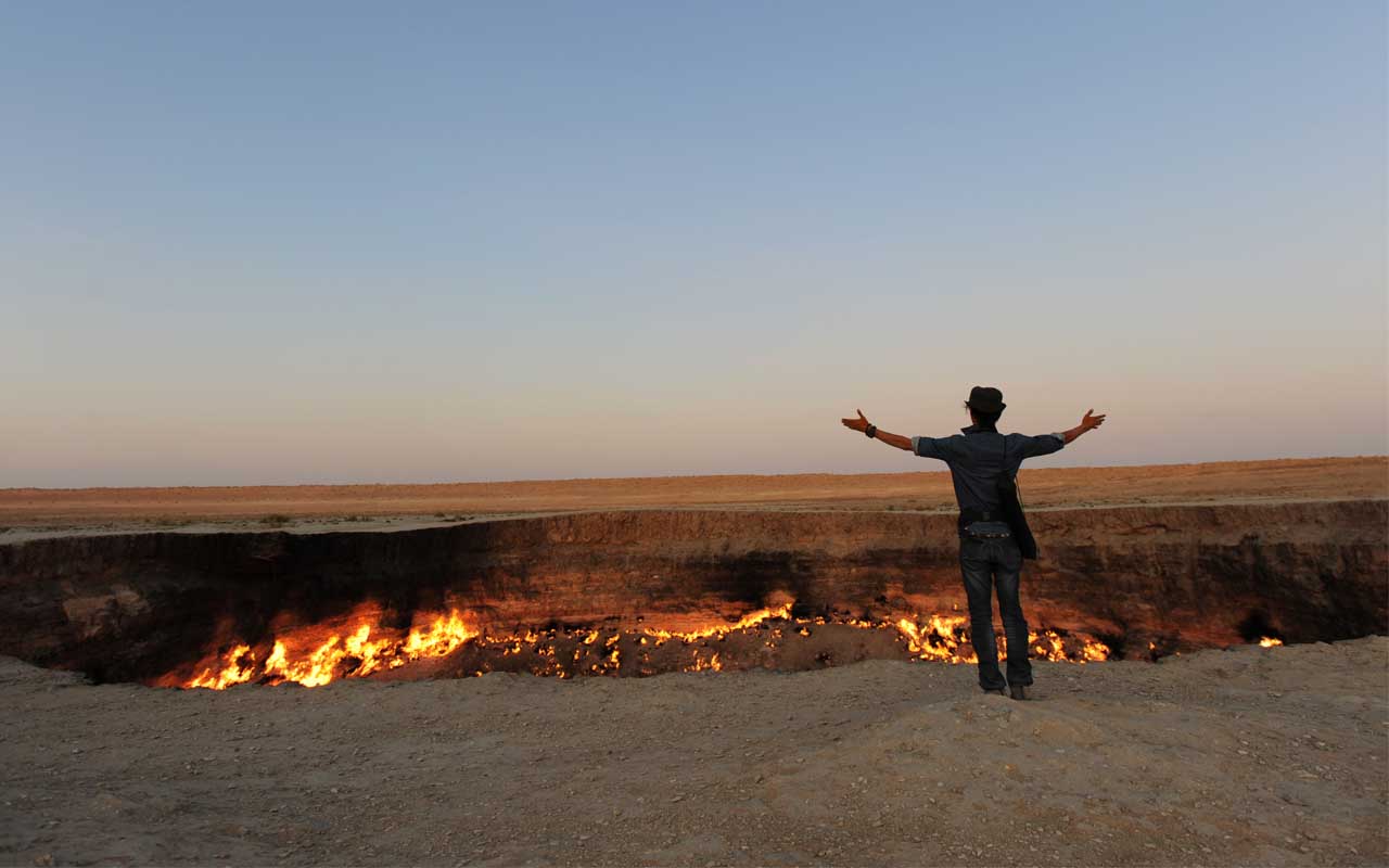 Gates to Hell, Turkmenistan, life, people, burning, crater