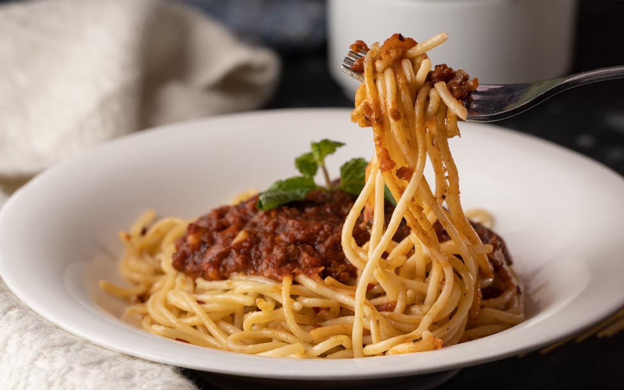 spaghetti, spaghetto, Italian, food, interest, people, restaurant, cuisine, Italian food, noodles, fork