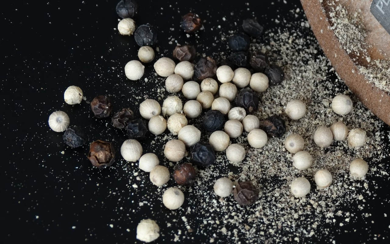 white pepper, ground pepper, facts, science, nature, harvest